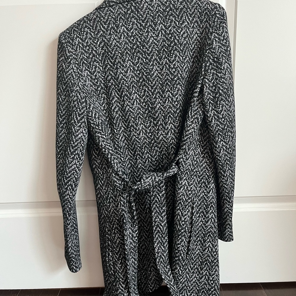 Black and off white blazer/jacket.
